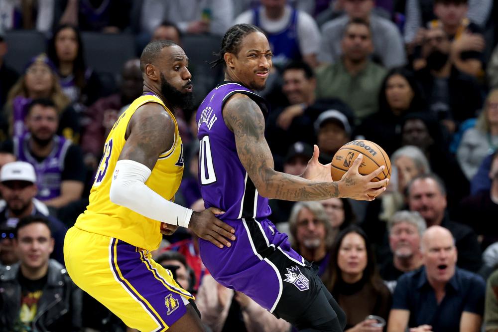 且包括一名 且包括一名